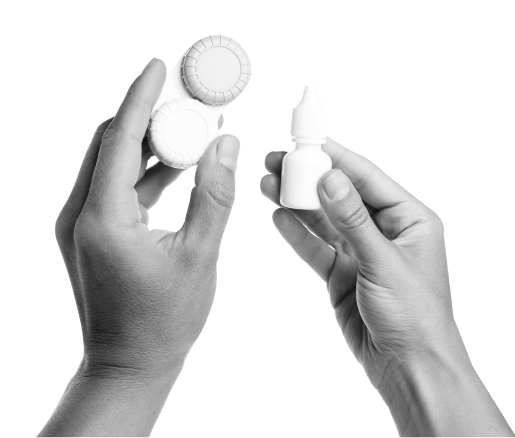 concept-of-contact-lenses-isolated-on-white-backgr-XU7ASJA 1 Estuche para Lentes de Contacto y gotas de limpieza